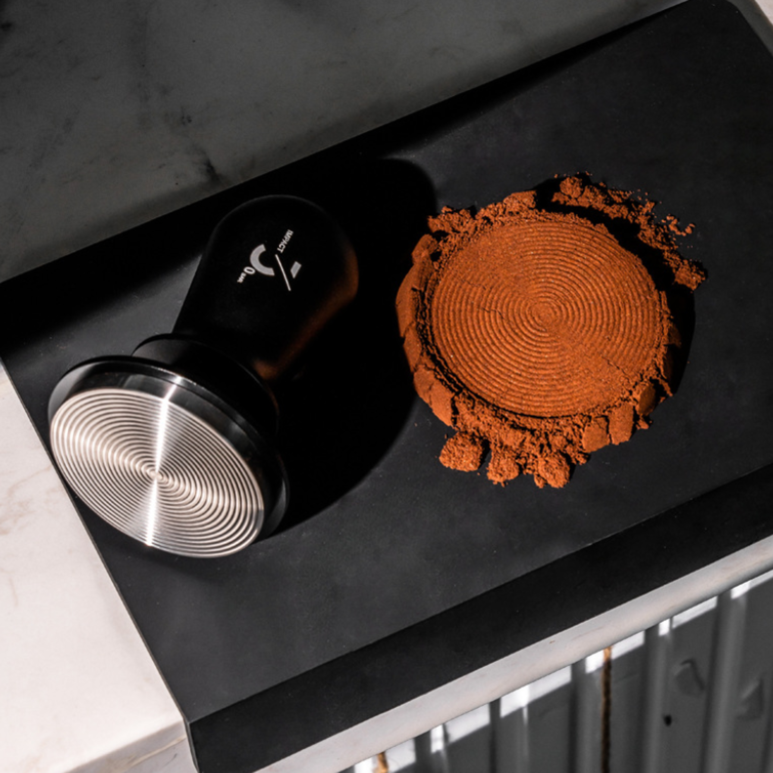 koffie tamper met klikmechanisme voor espresso
